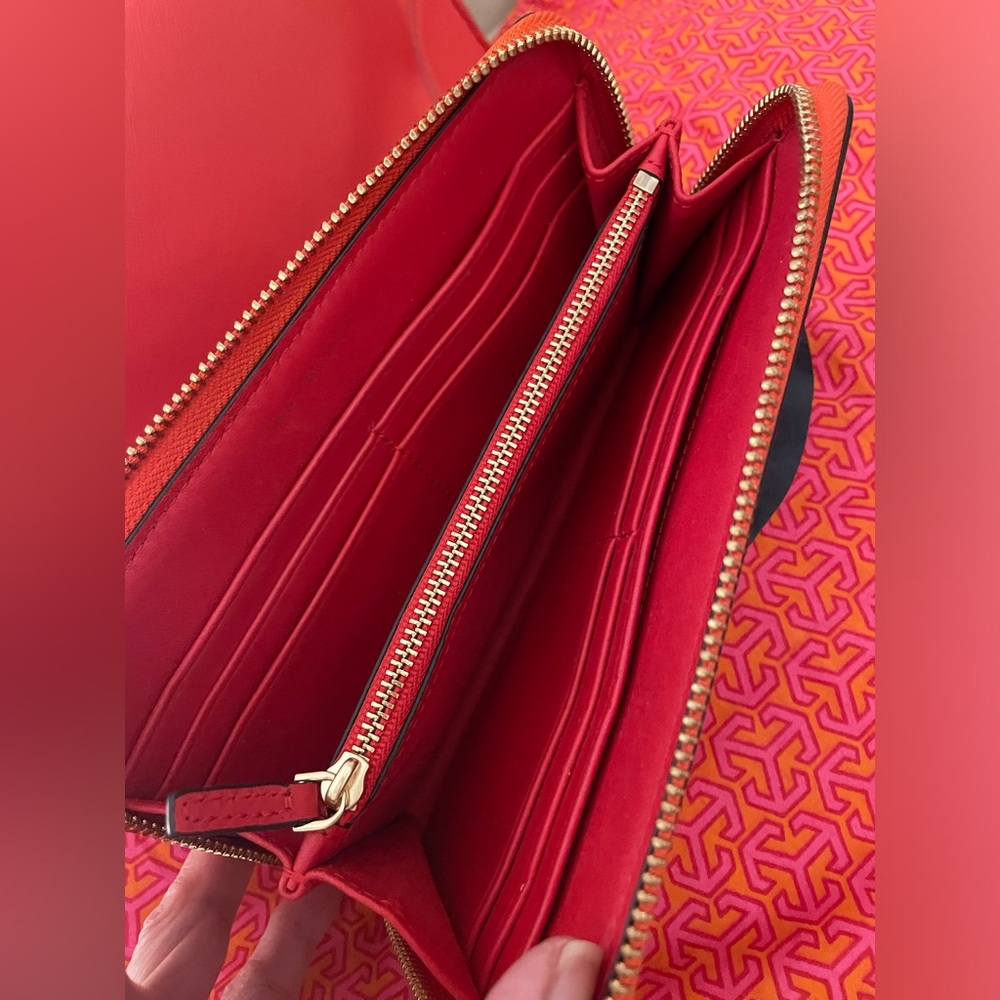 Tory Burch Purse w wallet - Picture 11 of 12